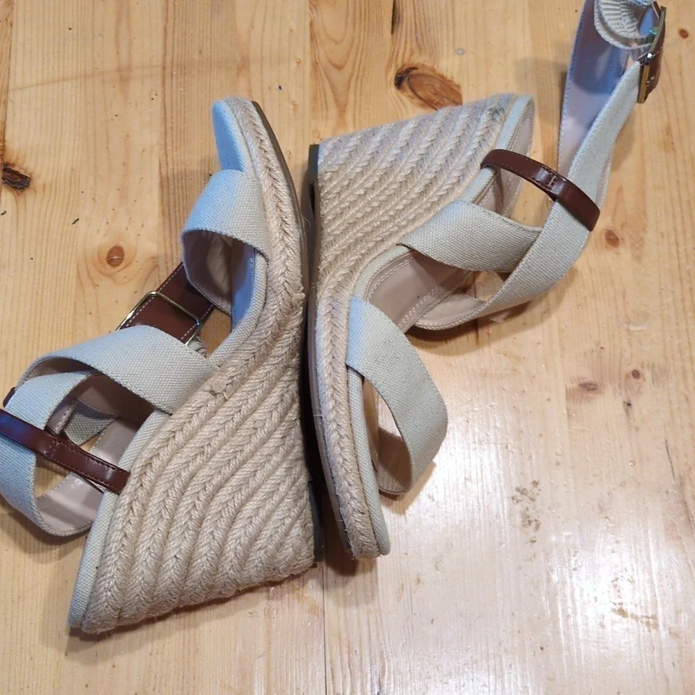 Elevate Your Summer Style with Banana Republic's Flax & Jute Espadrille Sandals